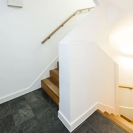 Chic And Spacious Flat Near Bond Street Apartment