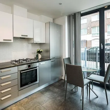 Chic And Spacious Flat Near Bond Street