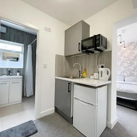 Cosy Bright Close To Wembley Stadium London