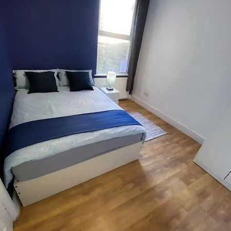 4 Bedroom House Parking & Garden Near Central * Londres