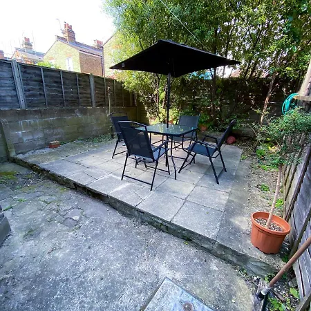4 Bedroom House Parking & Garden Near Central Casa vacanze Londra