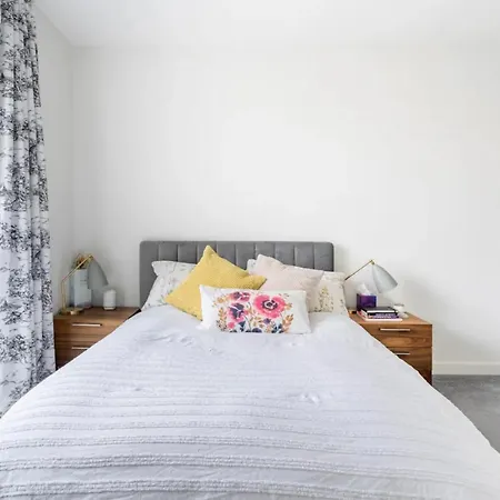 Apartment Sunny Luxury Skyline Flat Near Alexandra Palace, Tottenham Stadium & Drumsheds