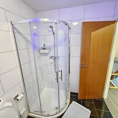 Entire 2 Bed Jasmine Fully Serviced Apartment *