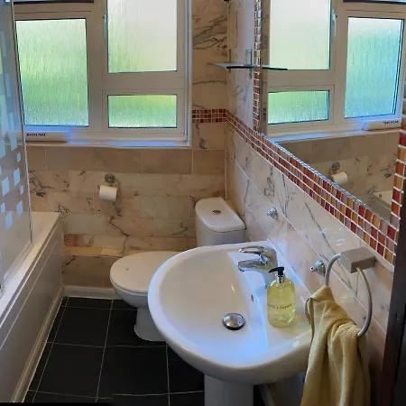 Beautiful 2 Bedroom & Balcony Flat In