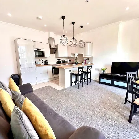 Stunning 2 Bed 2 Bath Luxury Apartment!