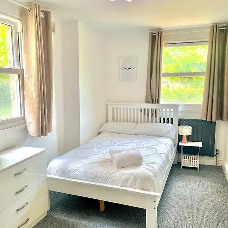 Stunning 2 Bed 2 Bath Luxury Apartment! *