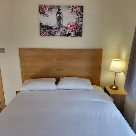Homefield 2* London