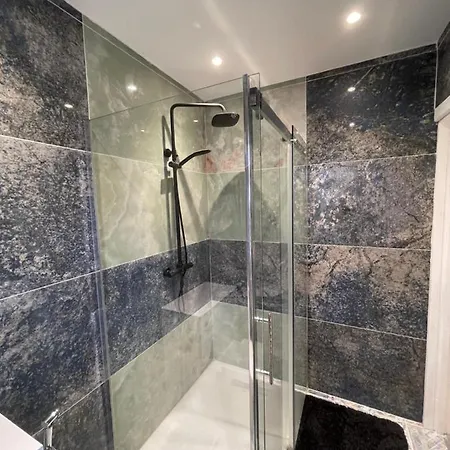 Luxury With En-suite Bathrooms - West London Harrow on the Hill