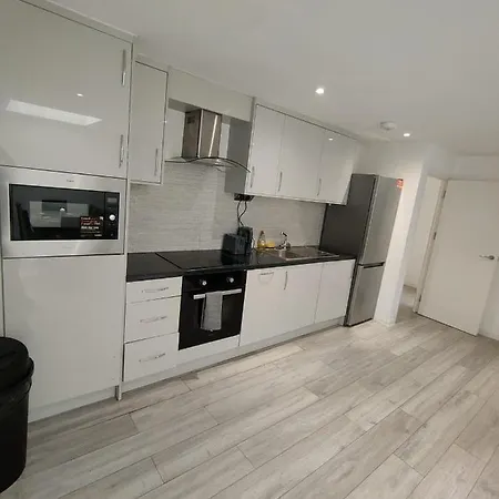 Printers Yard Apartment *