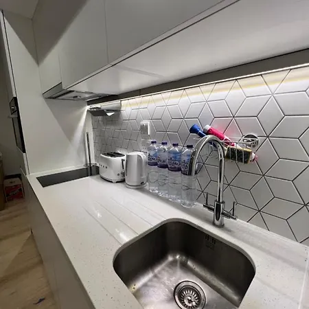 Lhr Apartment *