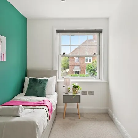 Holiday home Lovely 4 Bed With Ensuite Free Wifi Off Street Parking In Sutton