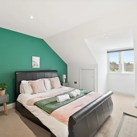 Lovely 4 Bed With Ensuite Free Wifi Off Street Parking In Sutton *