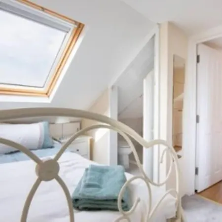 Wembley 2 Bed/2 Bath Modern Apt Apartment London