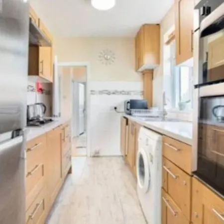 Apartment Wembley 2 Bed/2 Bath Modern Apt *