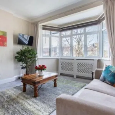 Wembley 2 Bed/2 Bath Modern Apt Apartment *