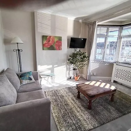 Wembley 2 Bed/2 Bath Modern Apt * London
