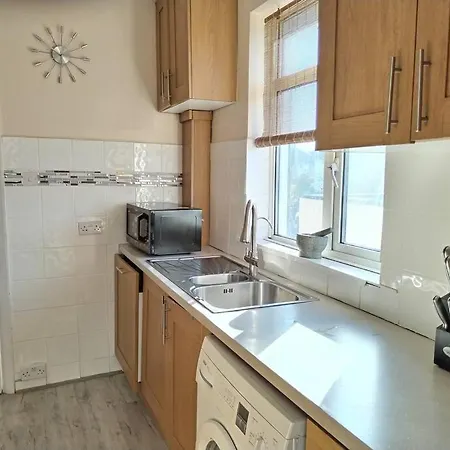 Wembley 2 Bed/2 Bath Modern Apt Apartment London
