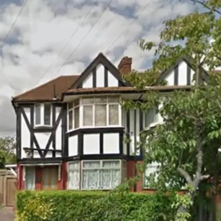 Wembley 2 Bed/2 Bath Modern Apt Apartment London