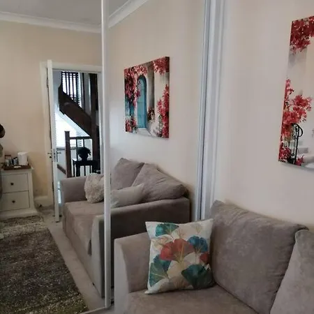 Wembley 2 Bed/2 Bath Modern Apt London