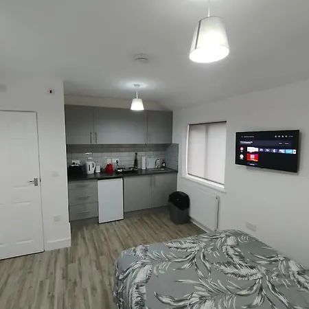 Charming Studio Flat With Parking Apartment *