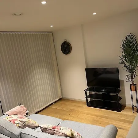 Beautiful 2 Bed Flat In Finchley Road, Camden Apartament