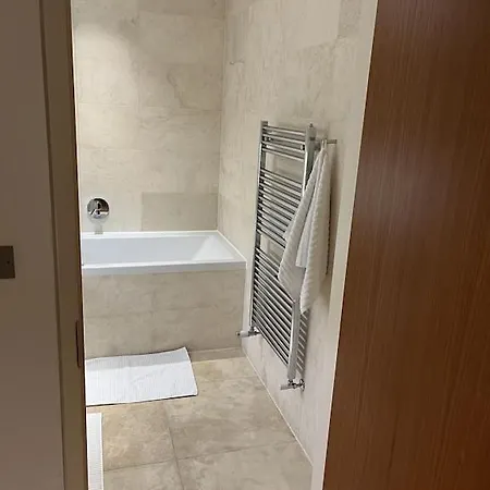 Apartament Beautiful 2 Bed Flat In Finchley Road, Camden