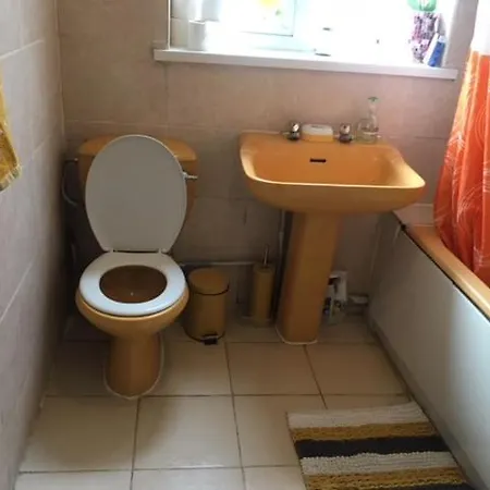 Comfy Rooms. Shared East Homestay. * London