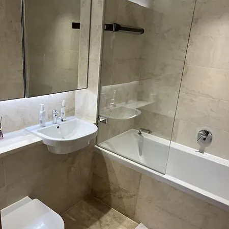 Apartament Beautiful 2 Bed Flat In Finchley Road, Camden Londyn