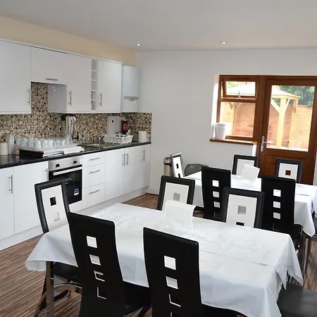 Heathrow Travellers Hub Bed & Breakfast Hounslow