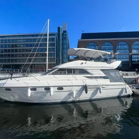 Bateau-hôtel Yacht -central St Kats Dock Tower Bridge Londres