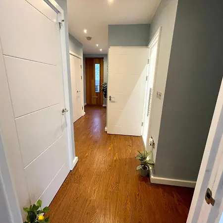 Stratford Luxury House: Spacious Garden Retreat Near Westfield * London
