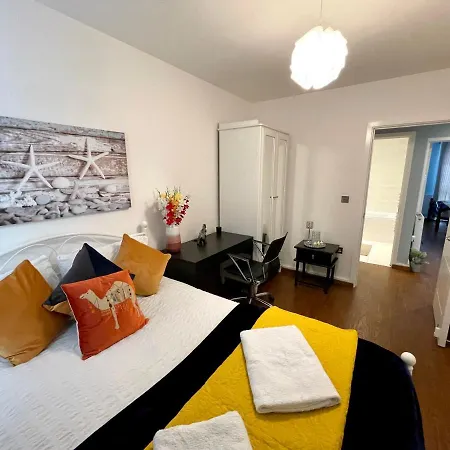 Stratford Luxury House: Spacious Garden Retreat Near Westfield * London