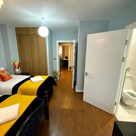 Apartment Stratford Luxury House: Spacious Garden Retreat Near Westfield