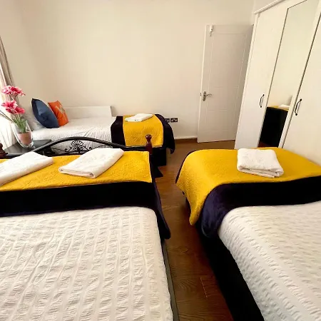 Stratford Luxury House: Spacious Garden Retreat Near Westfield * London