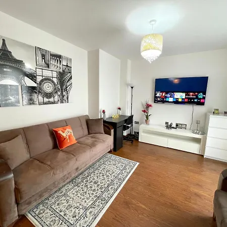 Stratford Luxury House: Spacious Garden Retreat Near Westfield Apartment London