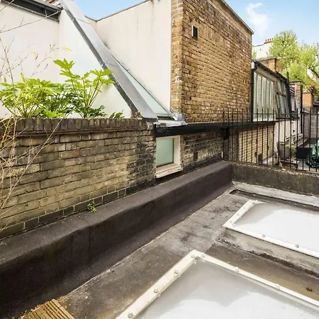 Superb Chelsea Rare Find With Patio 2 Min From Tube Appartement *