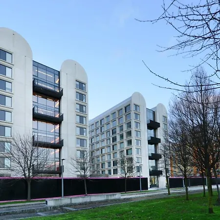 For Students Only Spacious At Flinders House Located In * London