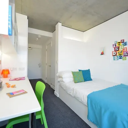 Apartment For Students Only Spacious At Flinders House Located In London