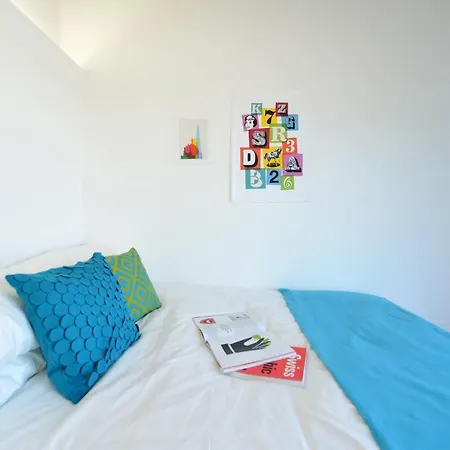 For Students Only Spacious At Flinders House Located In Apartment