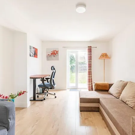 Spacious 3bhk Near Heathrow Holiday home