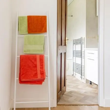 Spacious 3bhk Near Heathrow * Cranford