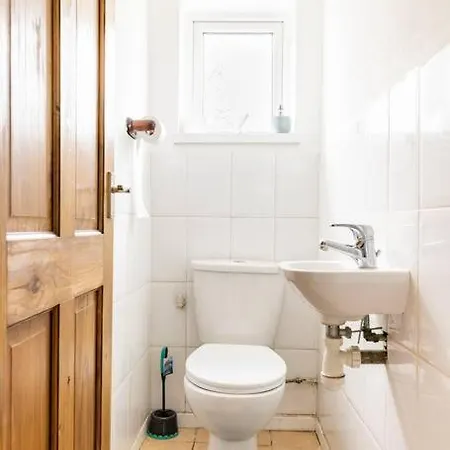 Spacious 3bhk Near Heathrow *