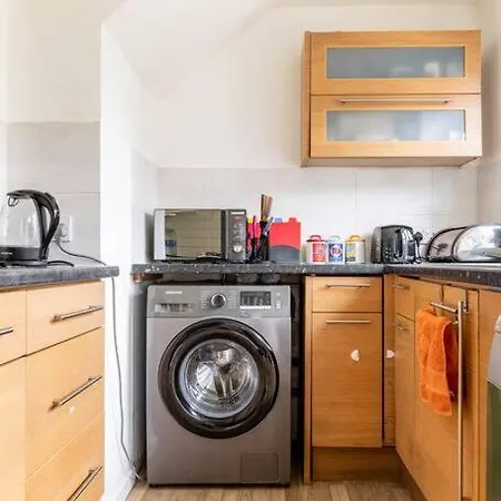 Spacious 3bhk Near Heathrow * Cranford