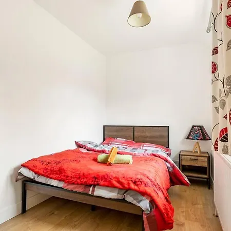 Spacious 3bhk Near Heathrow Cranford