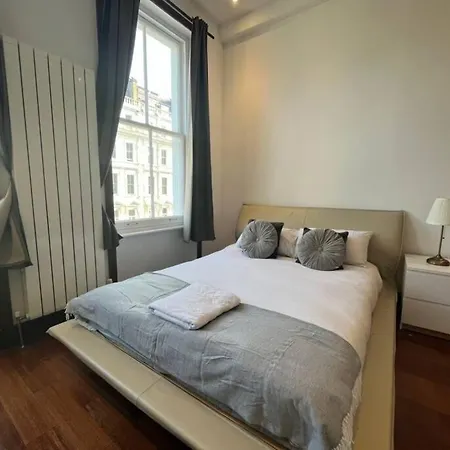 Apartment Kensington Heights London