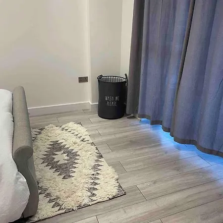 Stylish And Cosy 2 Bedroom Flat In Apartment Croydon