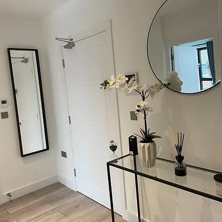 Stylish And Cosy 2 Bedroom Flat In *