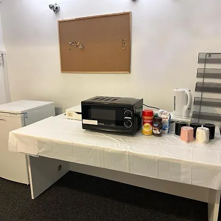 Bed and breakfast 2 Mins To Euston Station, Triple Bedroom With Private Bathroom C