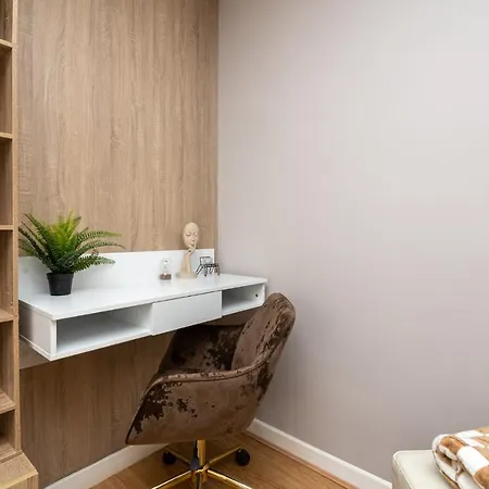 Charming Gem Ii 2bd 2ba Retreat Apartment London