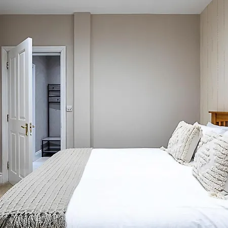 Stunning Flat In The Heart Of Parsons Apartment *